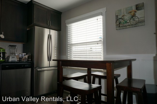 Foto del edificio - 2 br, 1 bath Apartment - 375 E. Utopia Ave.