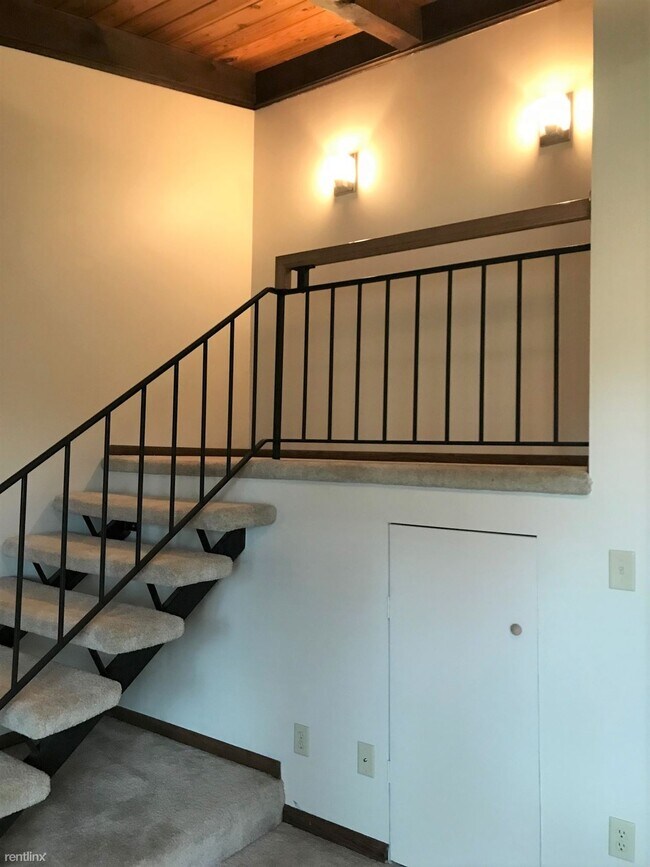 Building Photo - 3 br, 2.5 bath 4plex - 408 Holly Ln Unit #8