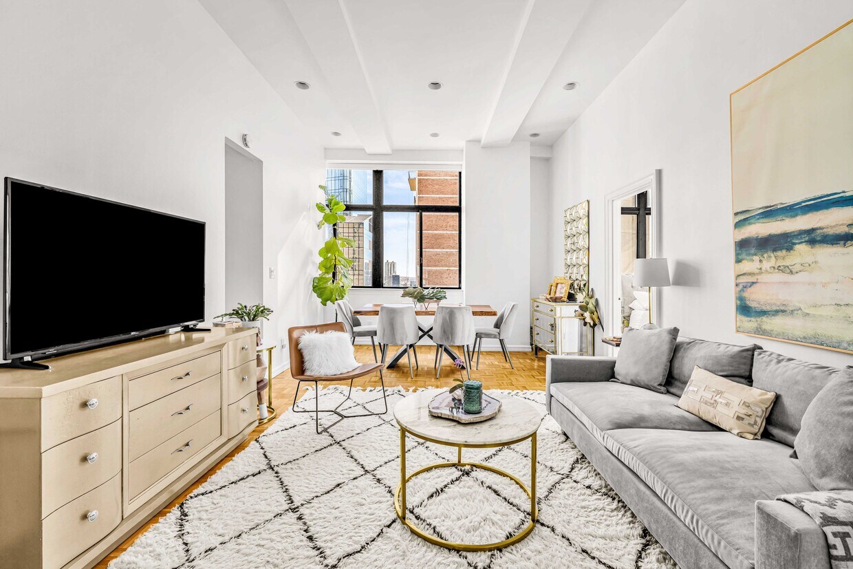 Foto principal - 310 E 46th St