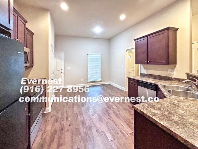 Foto del edificio - 338 Ivy Hills Cir