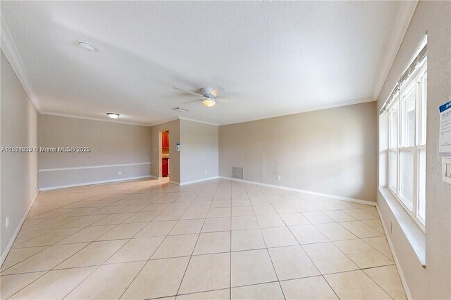 Foto del edificio - 841 SW 63rd Ave