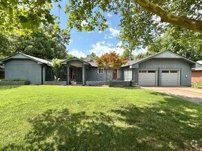 Building Photo - 1004 Brookside Dr