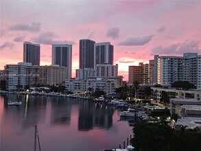 Building Photo - 400 Golden Isles Dr