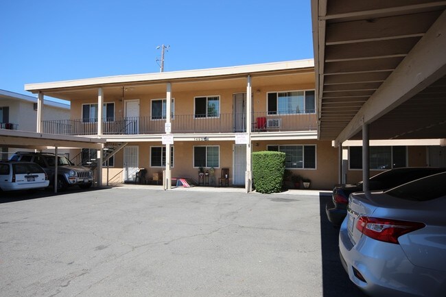 Building Photo - 1495 Bassett Dr