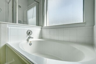 Building Photo - 15806 Land View Dr