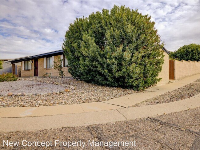 Foto del edificio - 3 br, 2 bath House - 9800 E. Victoria Lane