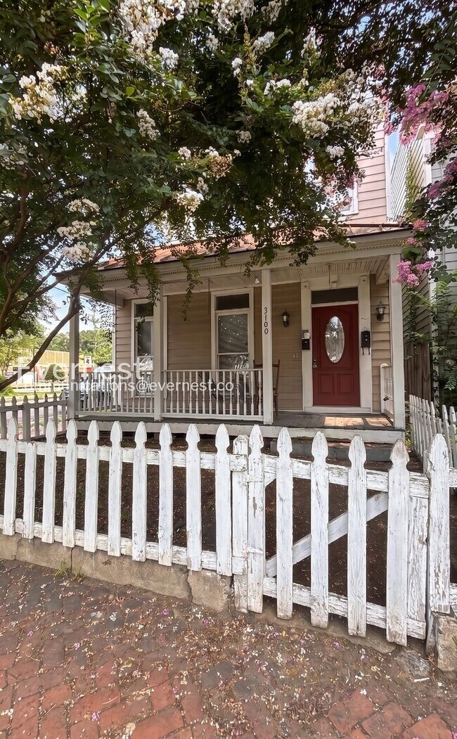 Foto del edificio - 3100 E Marshall St