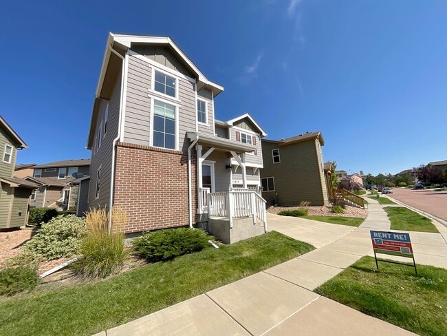 Building Photo - 4 Bedroom Home Available Near Voyager Pkwy...