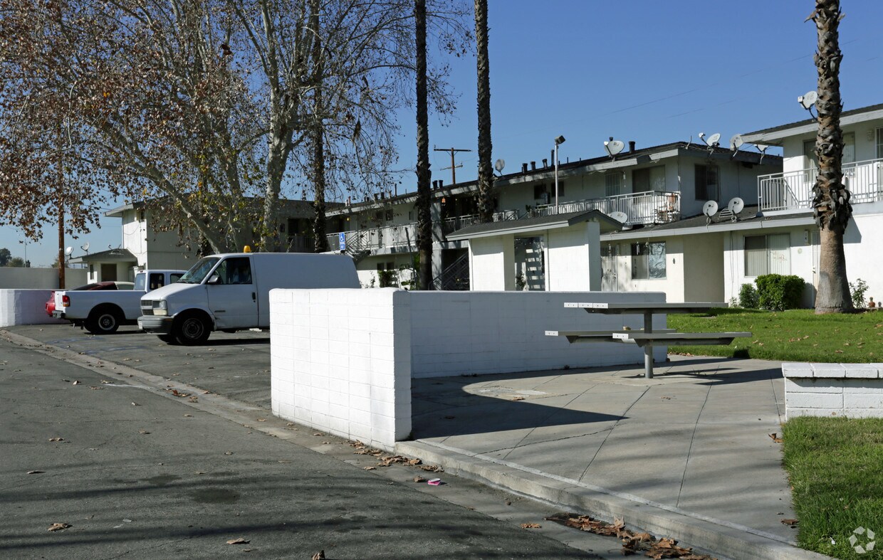 Primary Photo - 753 W Evans St