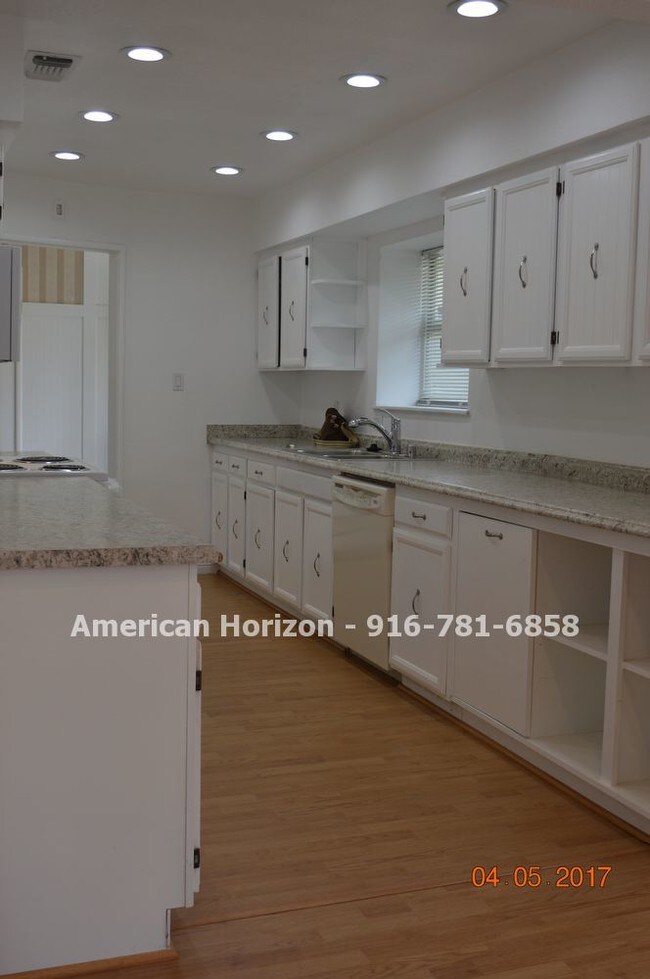 Building Photo - LEASED--Three bedroom cottage in Sacramento