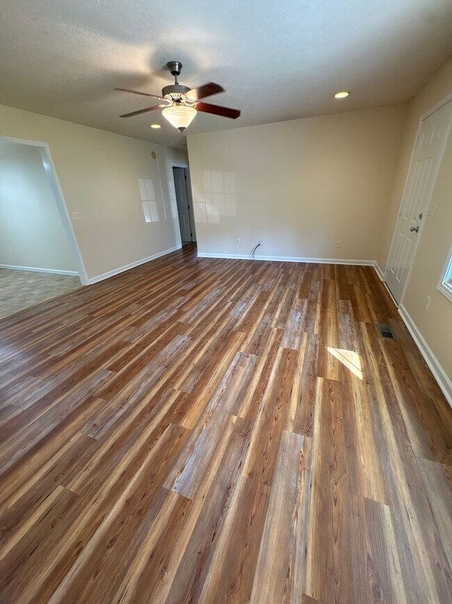 Foto del edificio - 307 Forrestwood Dr