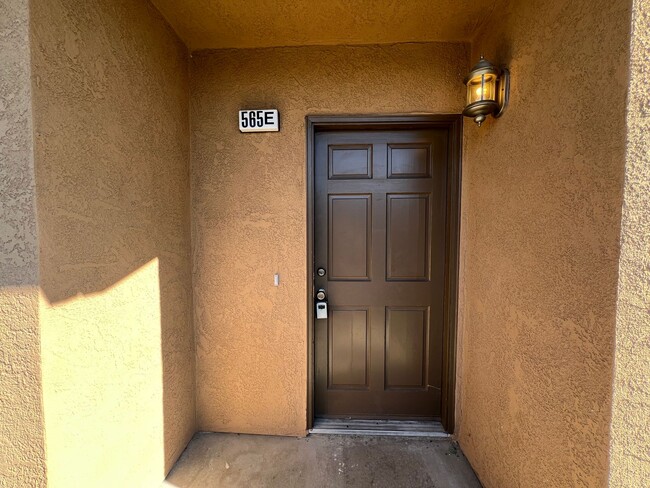 Foto del edificio - Two-bedroom condo in east Modesto!