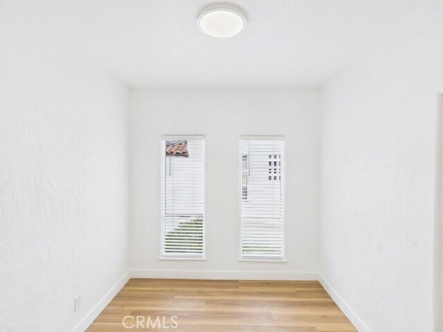 Foto del edificio - 1533 E 3rd St