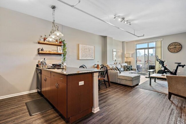 Foto del edificio - 511 W Division St