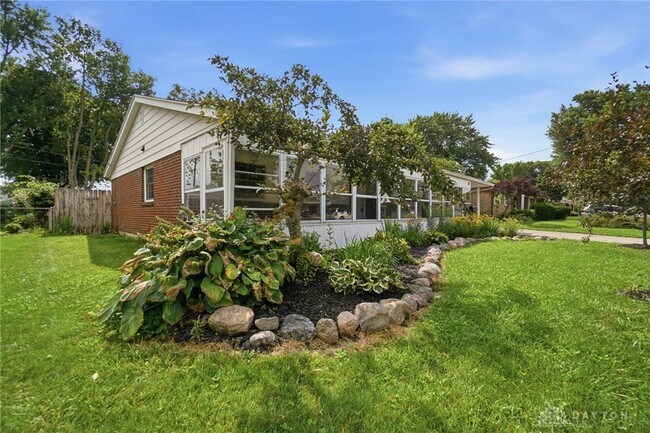 Building Photo - 27 Laurelgrove Dr