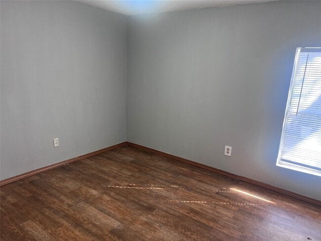 Building Photo - 111 W Mulberry Ave