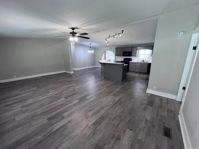 Foto del edificio - 2584 Black Jack Rd