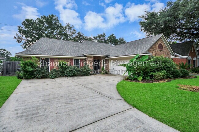 Foto del edificio - 15818 Sweetwater Creek Dr
