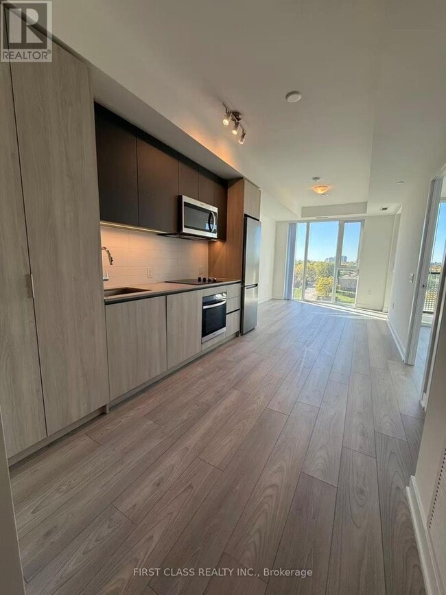 Building Photo - 5858 Yonge St