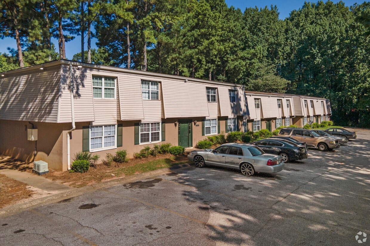 Crystal at Riverdale Apartments in College Park, GA