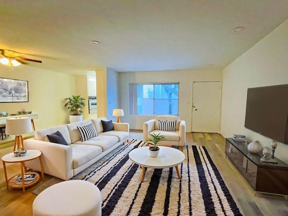 Foto principal - 12714 Matteson Ave