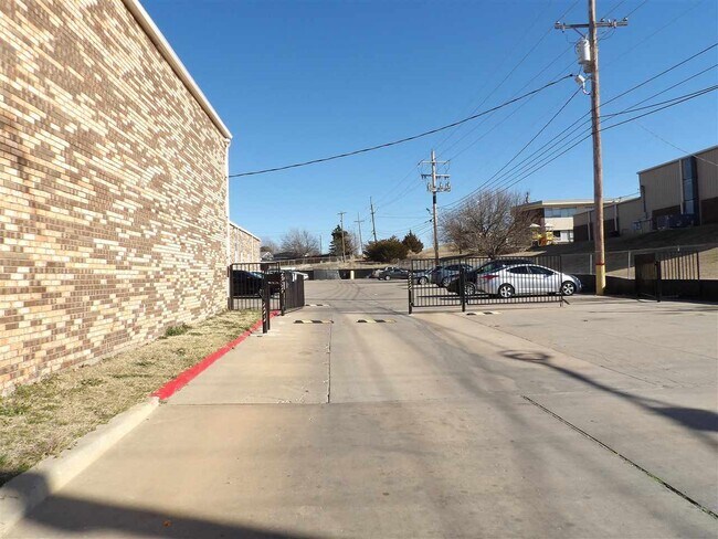 Building Photo - 2107 NW 38th St