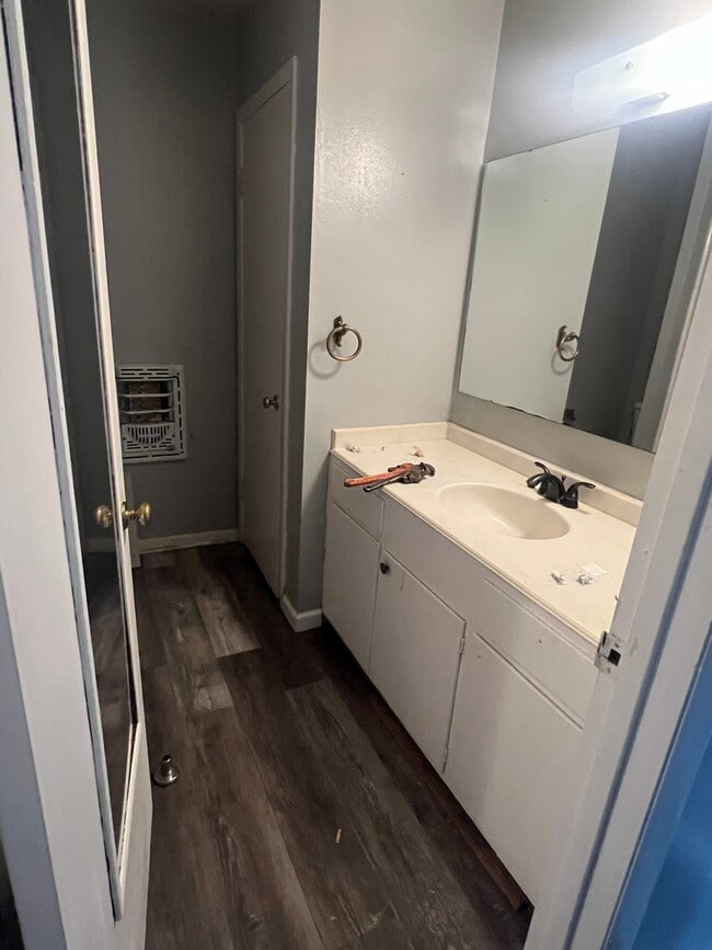 Foto del edificio - 2217 Lakeland St