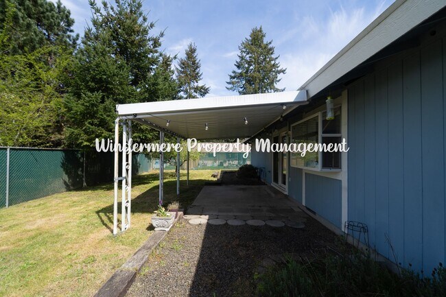Foto del edificio - Bright and Charming 3 bed Rambler in Convenient Port Orchard Location