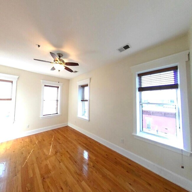 Building Photo - 608 Bramhall Ave