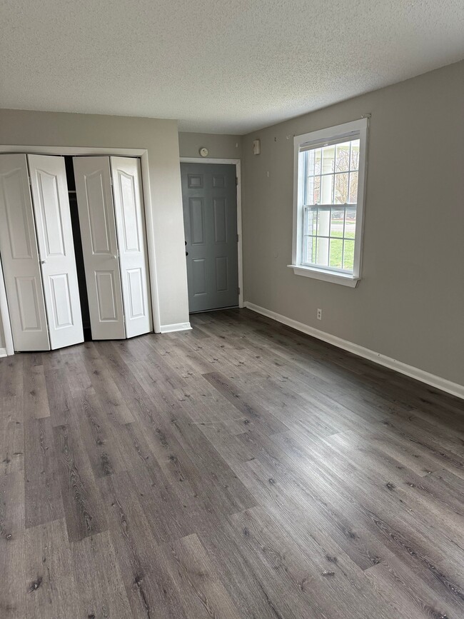 Photo - 1120 N Maple St Apartment