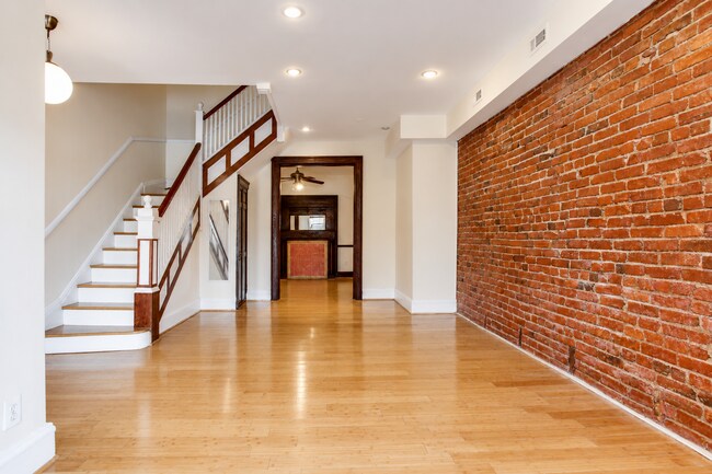Foto del edificio - 2811 11th St NW