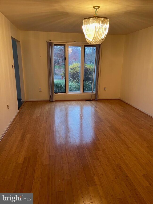 Building Photo - 23 Springhill Dr