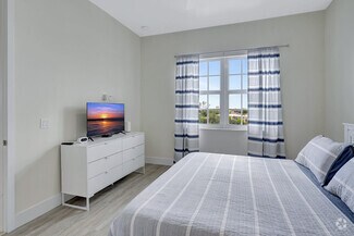 Building Photo - 15901 Royal Pointe Ln