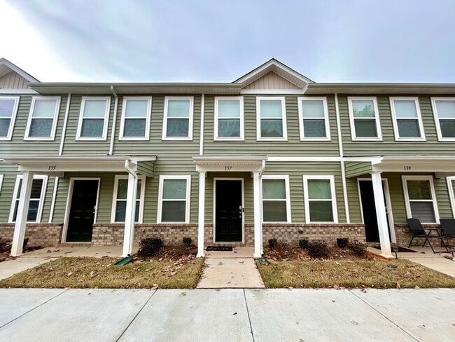 Building Photo - 137 Villa Ln