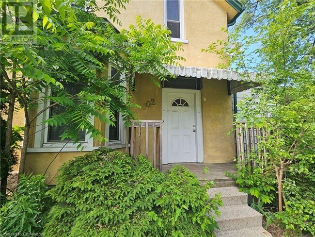 Building Photo - 102 Cedar St