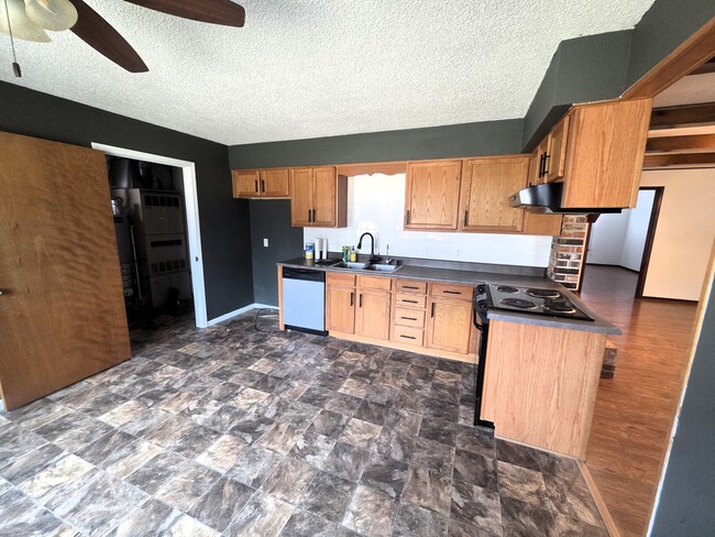 Building Photo - 3345 S Jefferson Ave