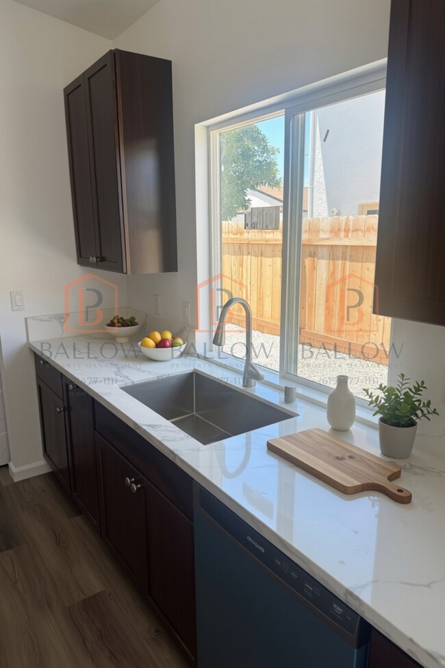 Foto del edificio - 10045 Woodpark Dr
