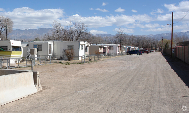 Foto del edificio - Mobile Home Park and Building