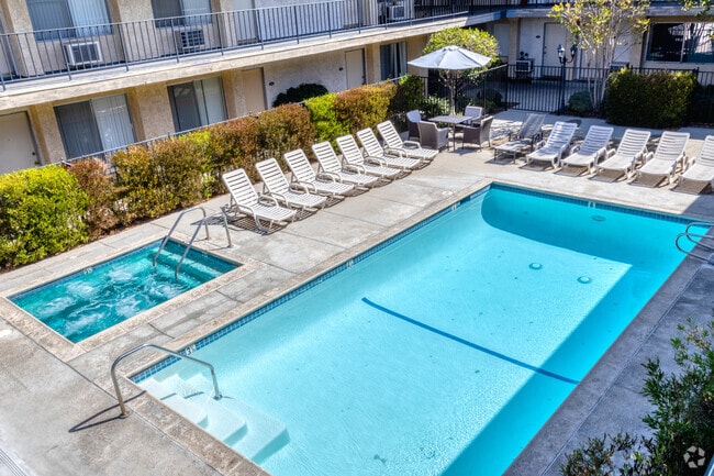 Pool and Spa - Meridian Court Apartments