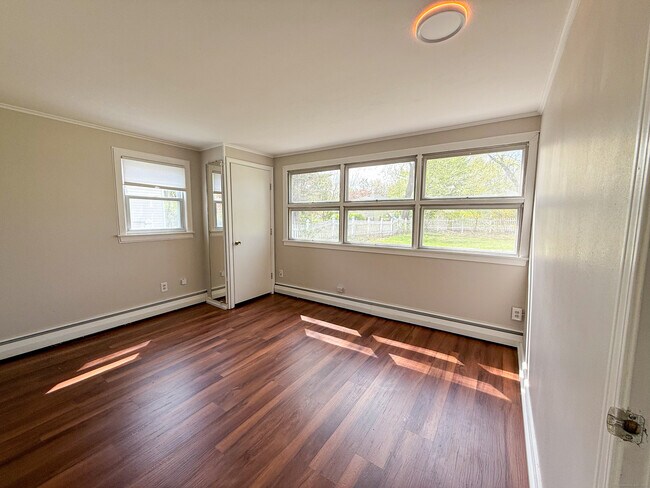 Foto del edificio - 115 Fuller Dr