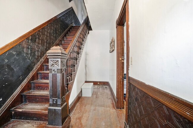 Foto del edificio - 6 bed/2 bath on Rohs St., Mins. from UC for Only $650/pp ($3900/mo)!