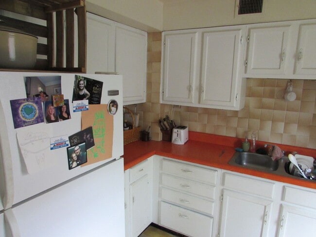 Building Photo - Two Bedroom Near Tenney Park Beach