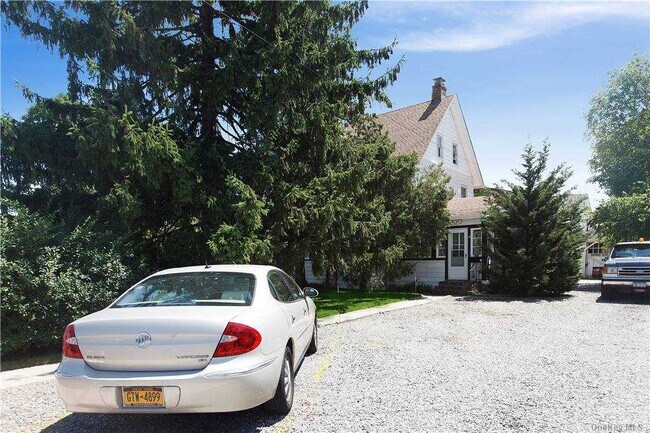 Building Photo - 116 Rocklyn Ave