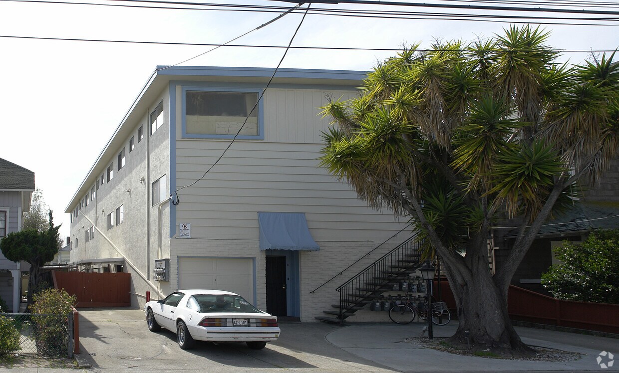 Primary Photo - 2226 San Antonio Ave