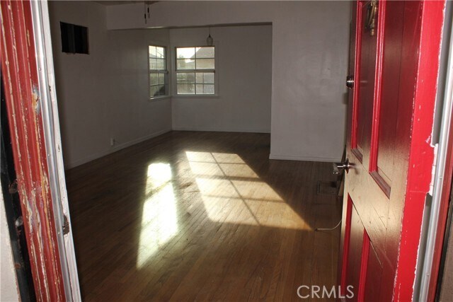 Foto del edificio - 6109 Riverton Ave