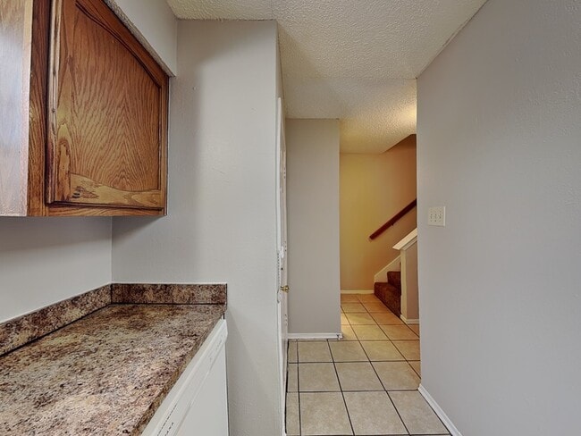 Building Photo - 934 Southmoor Dr