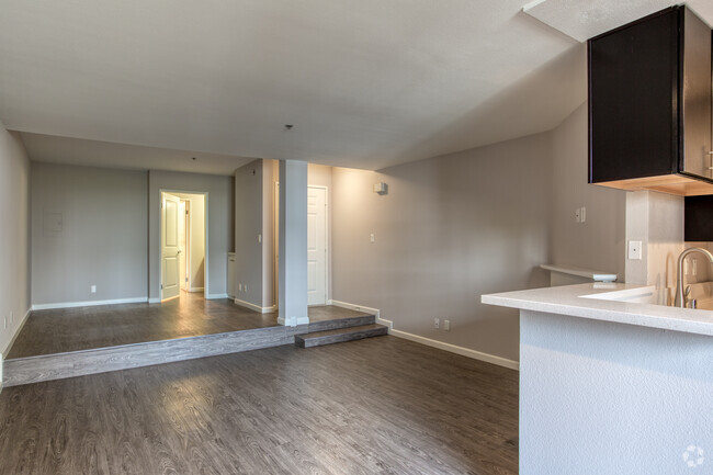 Estudio: 590 ft² - Sutton Place Apartments