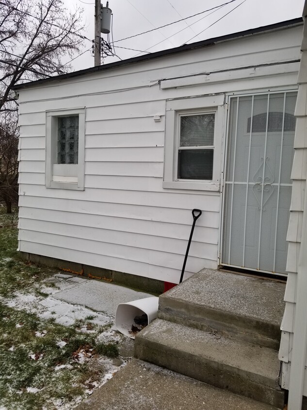 Building Photo - 3723 W 139th St