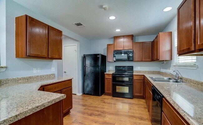 Foto del edificio - 6801 Baythorne Dr