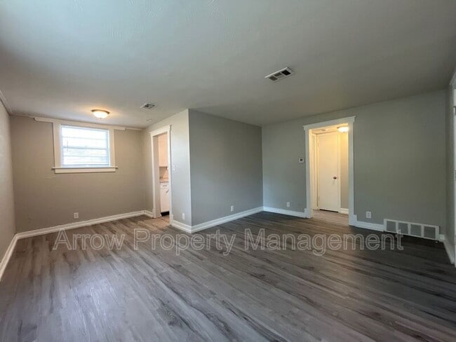 Foto del edificio - 1100 S 25th St